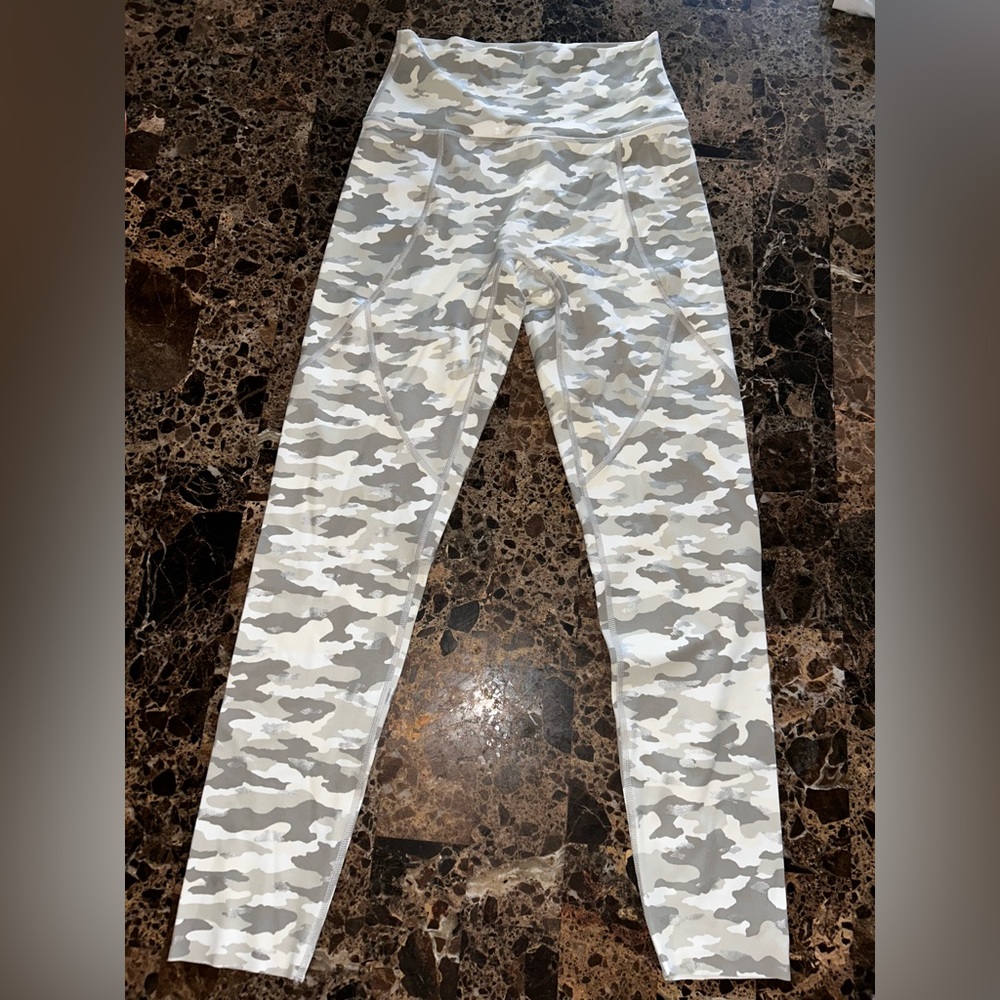 Aerie Kids Gray and White Camouflage Leggings
